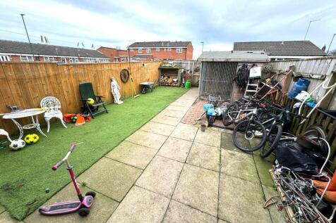 ENCLOSED REAR GARDEN