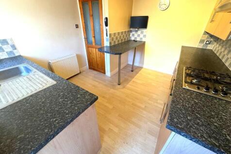 FITTED KITCHEN