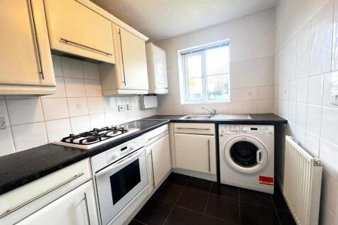 FITTED KITCHEN