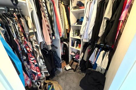 WALK IN WARDROBE