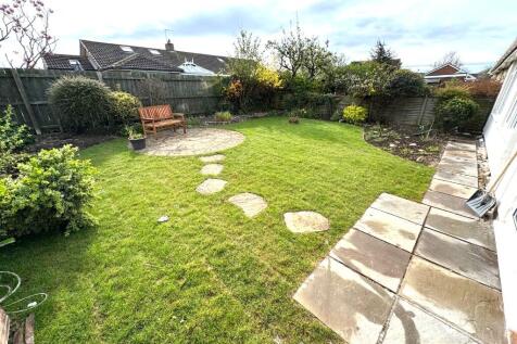 ENCLOSED REAR GARDEN