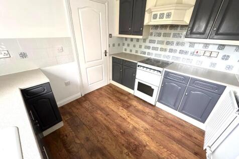FITTED KITCHEN