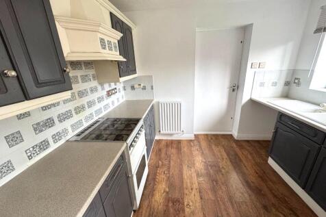 FITTED KITCHEN