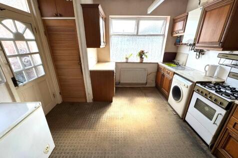 FITTED KITCHEN
