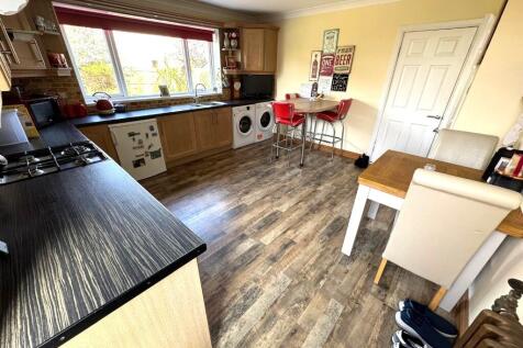 FITTED KITCHEN/DINER