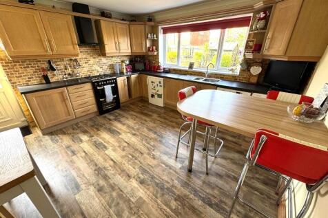 FITTED KITCHEN/DINER