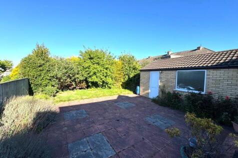 ENCLOSED REAR GARDEN