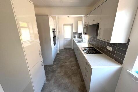 FITTED KITCHEN