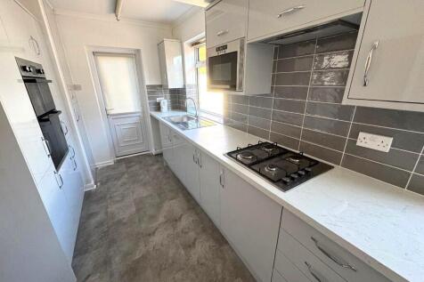 FITTED KITCHEN