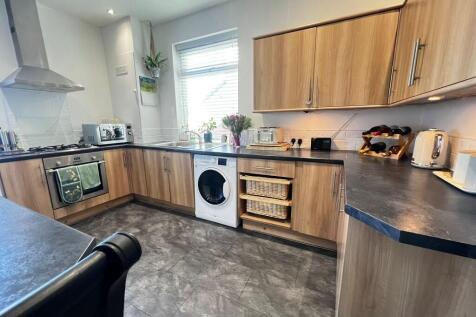 FITTED KITCHEN