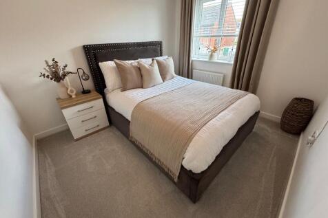 BEDROOM 2