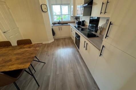 FITTED KITCHEN