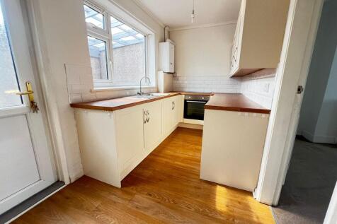 FITTED KITCHEN