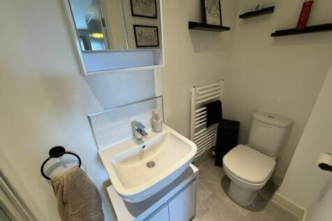 MASTER EN-SUITE