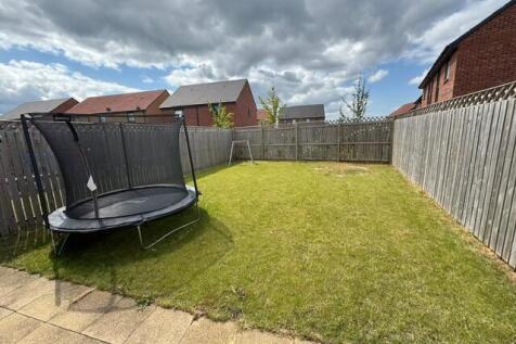 ENCLOSED REAR GARDEN