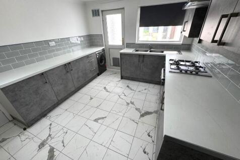 FITTED KITCHEN