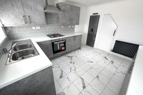 FITTED KITCHEN