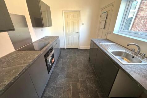 FITTED KITCHEN