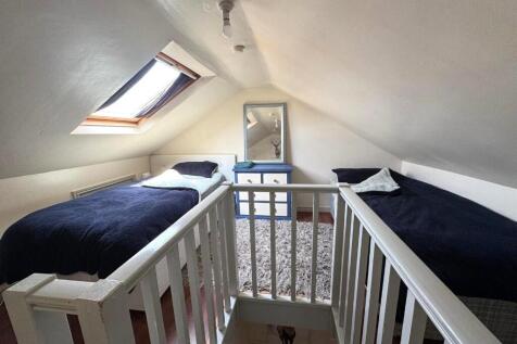 3RD FLOOR BEDROOM