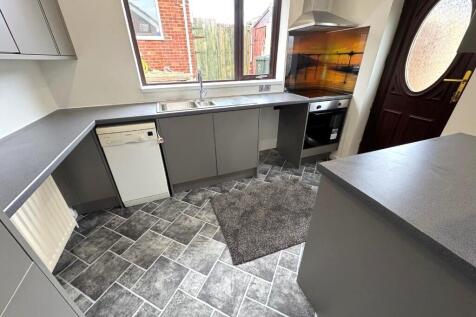 FITTED KITCHEN