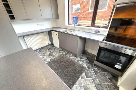 FITTED KITCHEN