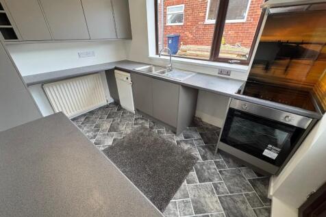 FITTED KITCHEN