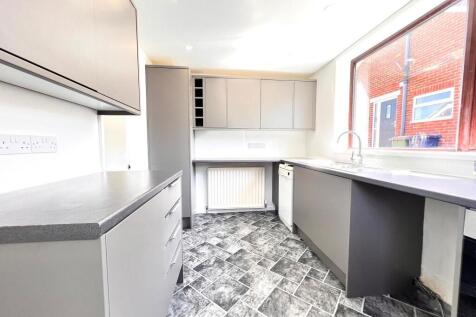 FITTED KITCHEN