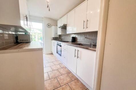 FITTED KITCHEN