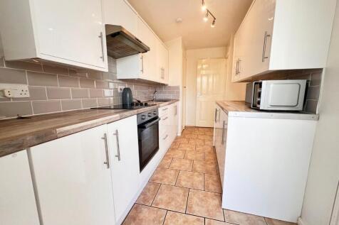 FITTED KITCHEN