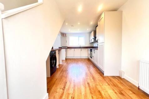 FITTED KITCHEN
