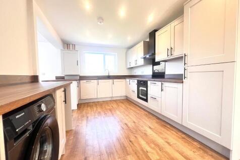 FITTED KITCHEN