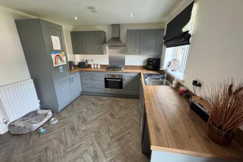 FITTED KITCHEN
