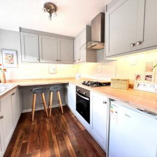 FITTED KITCHEN
