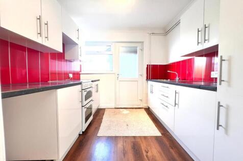 FITTED KITCHEN