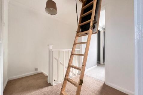 ACCESS TO THE LOFT