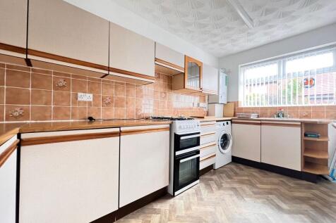 FITTED KITCHEN