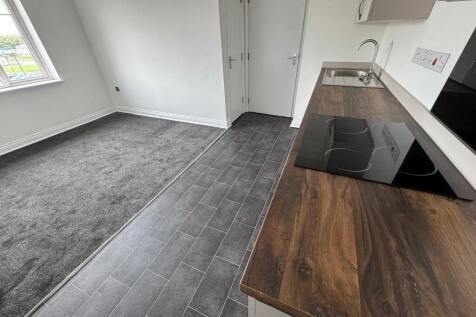 LOUNGE / KITCHEN
