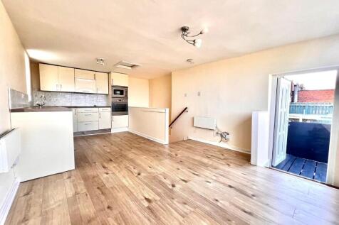 KITCHEN / LOUNGE