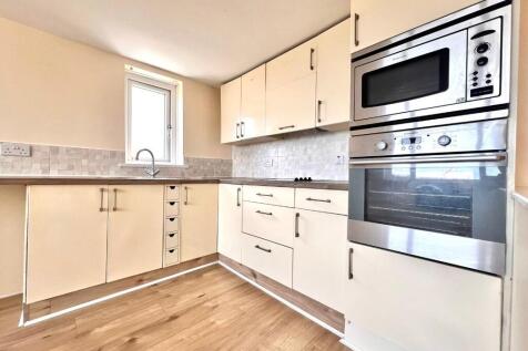 FITTED KITCHEN