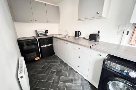FITTED KITCHEN
