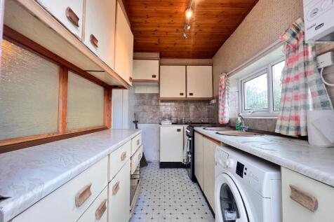 FITTED KITCHEN
