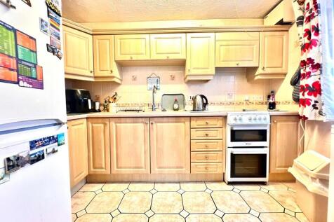 FITTED KITCHEN