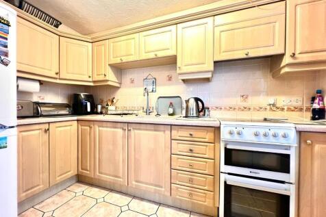 FITTED KITCHEN