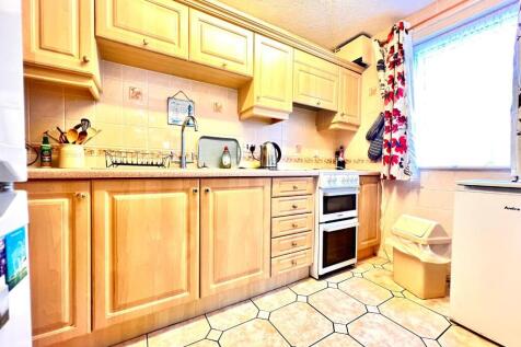 FITTED KITCHEN