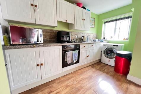 FITTED KITCHEN