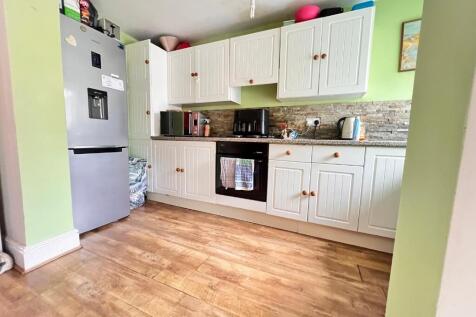 FITTED KITCHEN