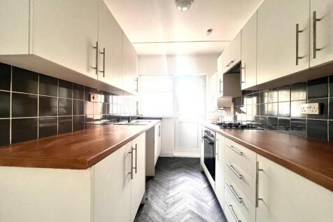 FITTED KITCHEN