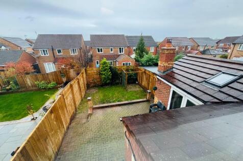 ENCLOSED REAR GARDEN