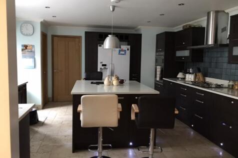 FITTED KITCHEN