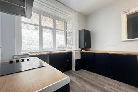 FITTED KITCHEN